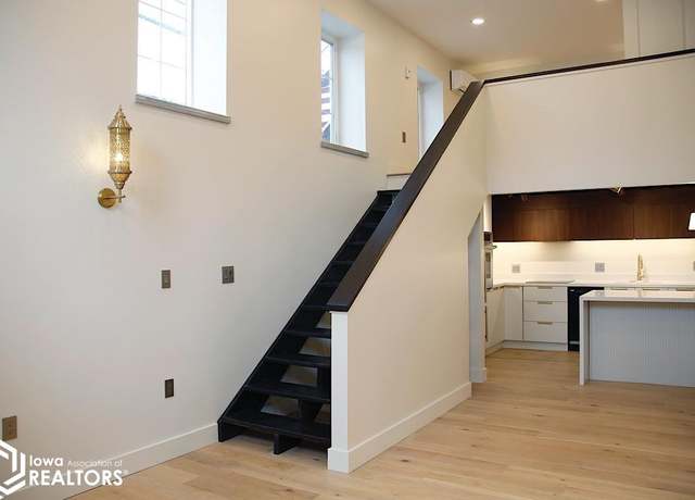 Property at 51 E Broadway #102 Ave #102, Fairfield, IA 52556, 1 bed, 2 baths