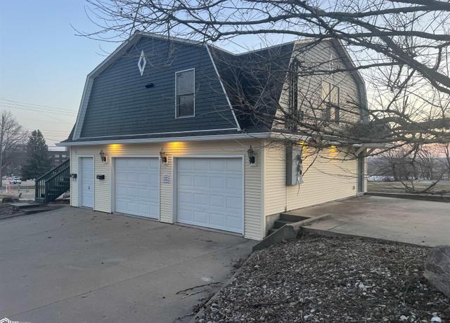 Property at 215 N Jefferson St, Ottumwa, IA 52501, 1 bed, 1 bath