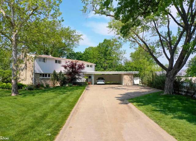 Property at 1621 N Elm St, Ottumwa, IA 52501, 3 beds, 3.5 baths