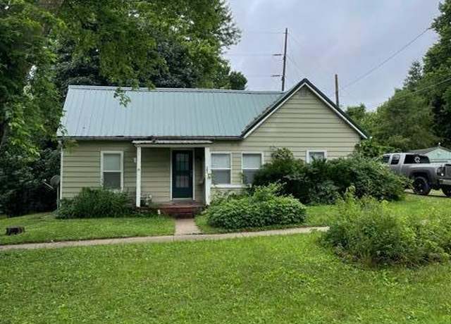 Property at 502 N C St, Fairfield, IA 52556, 3 beds, 1 bath