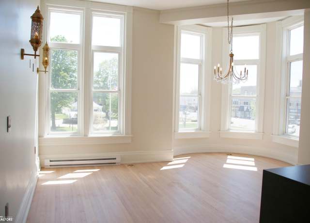 Property at 51 E Broadway #202 Ave #202, Fairfield, IA 52556, 1 bed, 1 bath