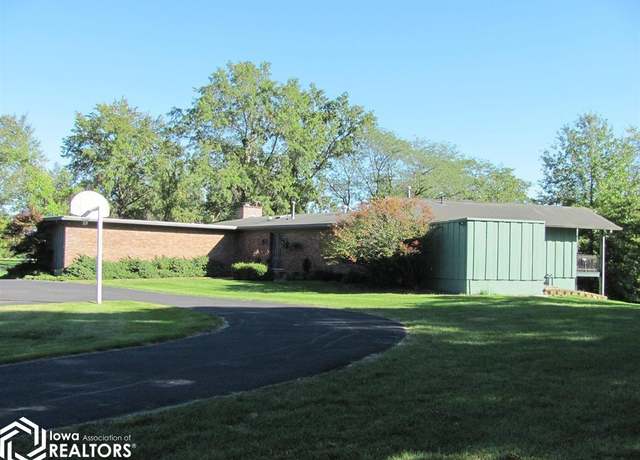 Property at 2 Birchwood Heights Dr. Dr, Ottumwa, IA 52501, 4 beds, 2.5 baths