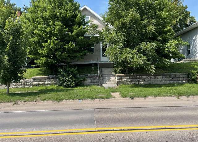 Property at 1004 Spring St, Burlington, IA 52601, 3 beds, 1 bath