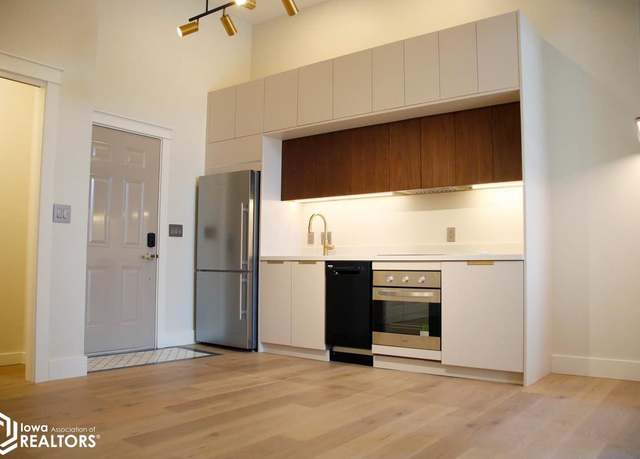 Property at 51 E Broadway #204 Ave #204, Fairfield, IA 52556, 1 bed, 1 bath