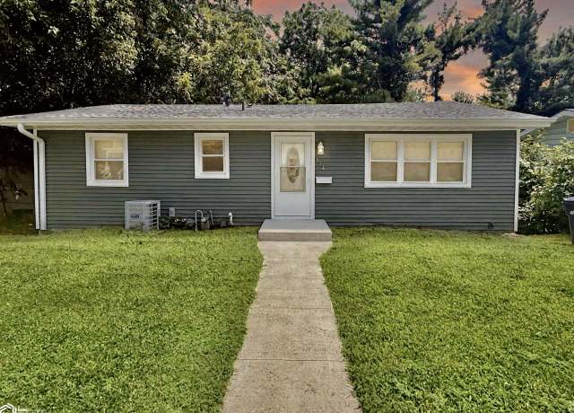 Property at 314 S Woodlawn Ave, Burlington, IA 52601, 3 beds, 2 baths
