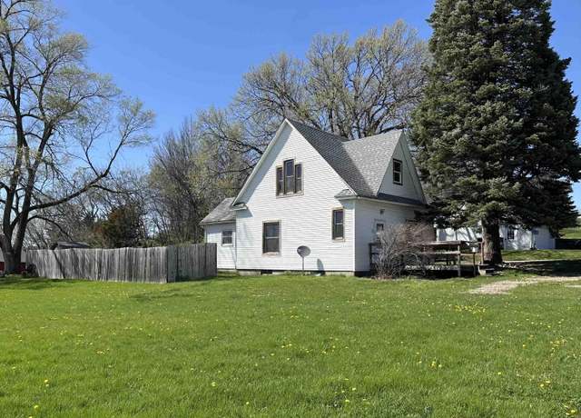Property at 1701 Court Ave, Chariton, IA 50049, 3 beds, 1 bath