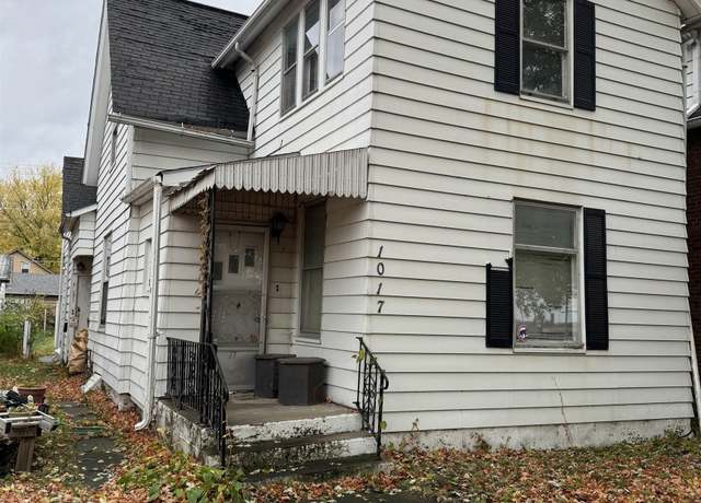 Property at 1017 Avenue G, Fort Madison, IA 52627, 4 beds, 2.5 baths