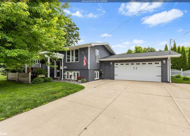 Property at 1810 W 7th Ave N, Clear Lake, IA 50428, 3 beds, 2 baths