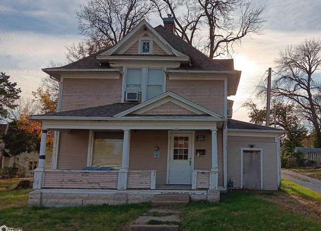 Property at 1114 Seymour St, Keokuk, IA 52632, 3 beds, 1.5 baths