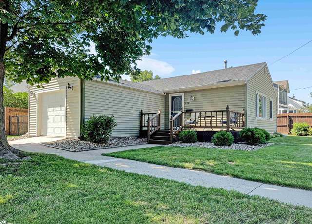 Property at 220 5th Ave NE, Hampton, IA 50441, 2 beds, 1 bath