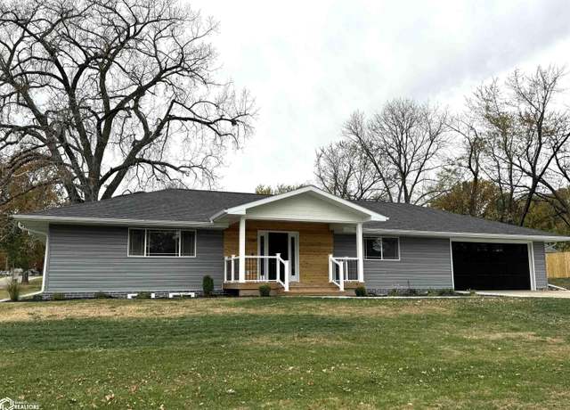 Property at 1100 N Division St, Creston, IA 50801, 4 beds, 3 baths