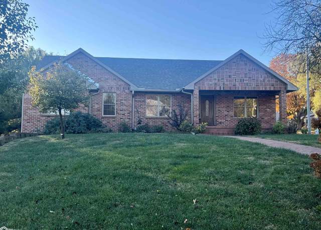 Property at 410 W Lincoln St, Clarinda, IA 51632, 6 beds, 4 baths