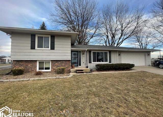 Property at 2001 S 16th St, Centerville, IA 52544, 3 beds, 2.5 baths