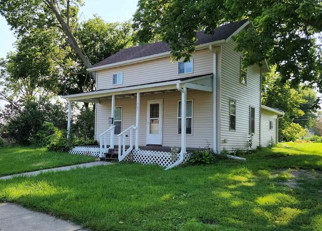 Property at 721 Elm St, Grinnell, IA 50112, 3 beds, 1.5 baths
