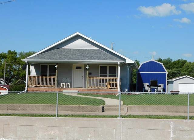 Property at 606 S Elm St, Creston, IA 50801, 3 beds, 2 baths