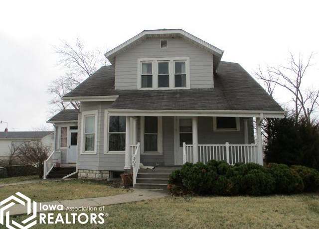 Property at 305 W Jefferson St, Bloomfield, IA 52537, 4 beds, 2 baths