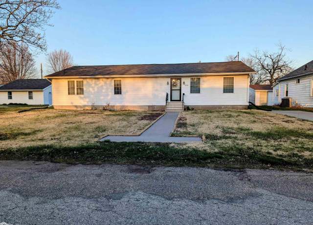 Property at 2232 S 12th St, Burlington, IA 52601, 3 beds, 1 bath