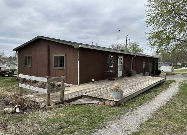 Property at 1521 Iowa Ave, Chariton, IA 50049, 3 beds, 1 bath