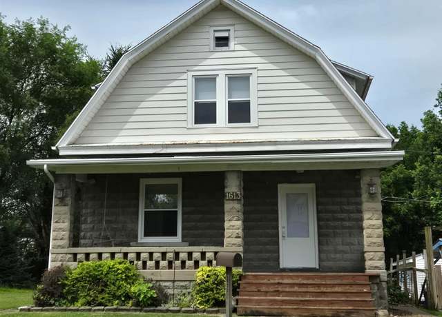 Property at 1613 Lincoln St, Burlington, IA 52601, 3 beds, 2 baths