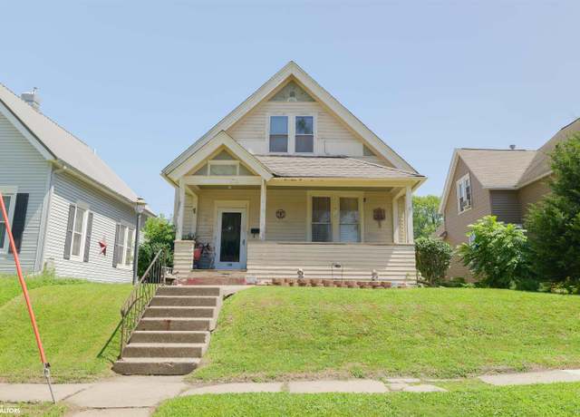 Property at 906 S 9th St, Burlington, IA 52601, 3 beds, 2.5 baths