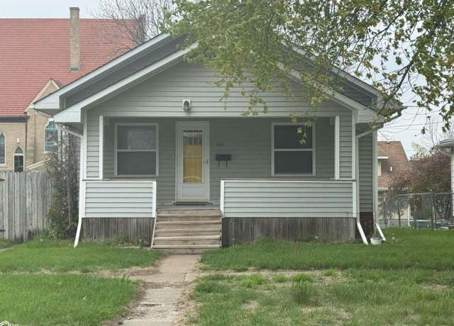 Property at 404 N Pine St, Creston, IA 50801, 3 beds, 1 bath