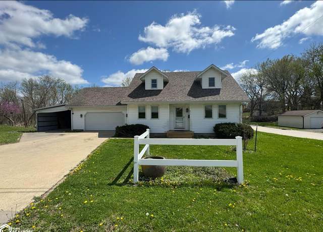 Property at 911 S 20th St, Centerville, IA 52544, 4 beds, 3 baths