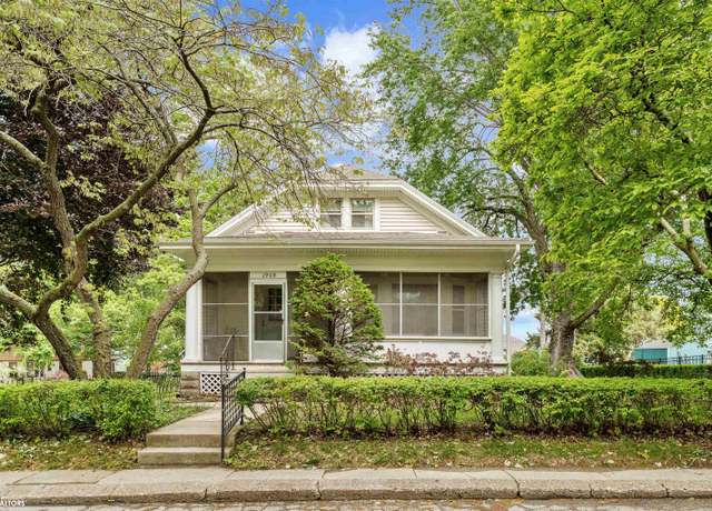 Property at 1908 River St, Burlington, IA 52601, 4 beds, 1.5 baths