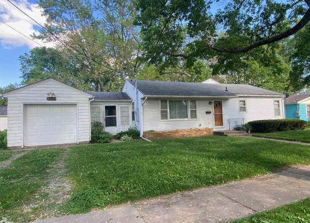 Property at 1103 S 4th St, Fairfield, IA 52556, 3 beds, 2 baths