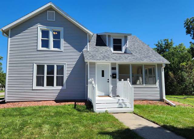 Property at 1136 Summer St, Grinnell, IA 50112, 3 beds, 1 bath