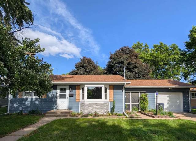 Property at 2704 S Central Ave, Burlington, IA 52601, 2 beds, 1 bath