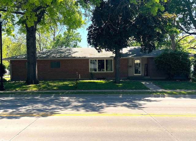 Property at 610 E Washington St, Mount Pleasant, IA 52641, 2 beds, 2 baths