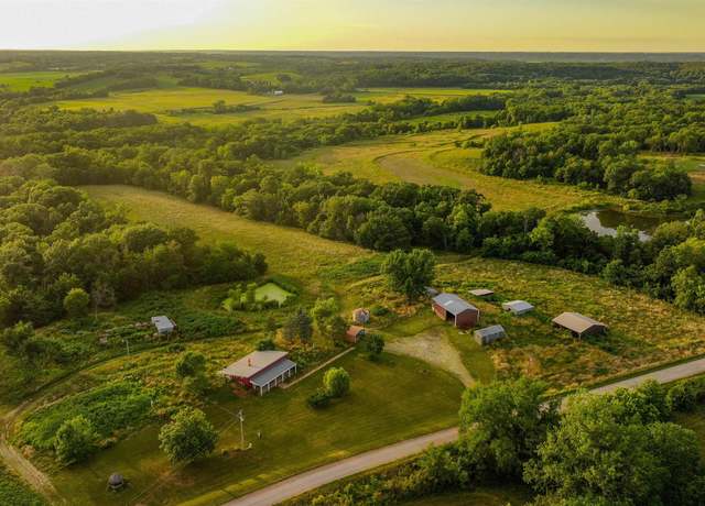 Property at 11555 Swallow Blvd, Floris, IA 52560, 3 beds, 1 bath