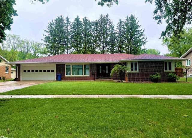 Property at 1213 E State St, Algona, IA 50511, 3 beds, 2.5 baths
