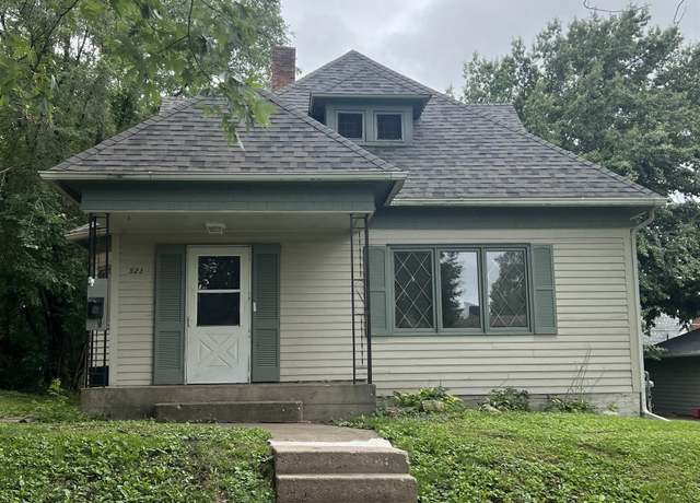 Property at 523 N B St, Oskaloosa, IA 52577, 3 beds, 2 baths