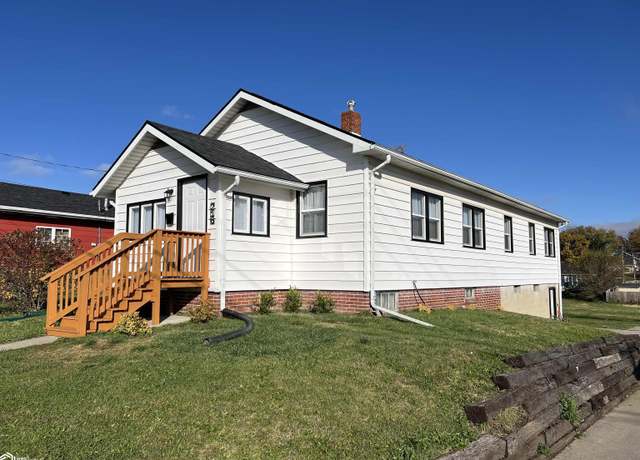 Property at 216 E 12th St N, Newton, IA 50208, 3 beds, 1 bath