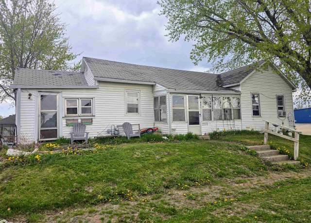 Property at 407 E Mills St, Creston, IA 50801, 2 beds, 1 bath