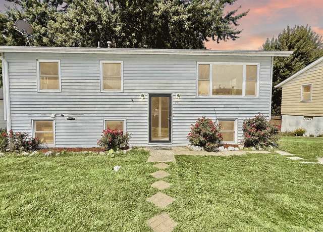 Property at 1913 Racine Ave, Burlington, IA 52601, 4 beds, 1.5 baths