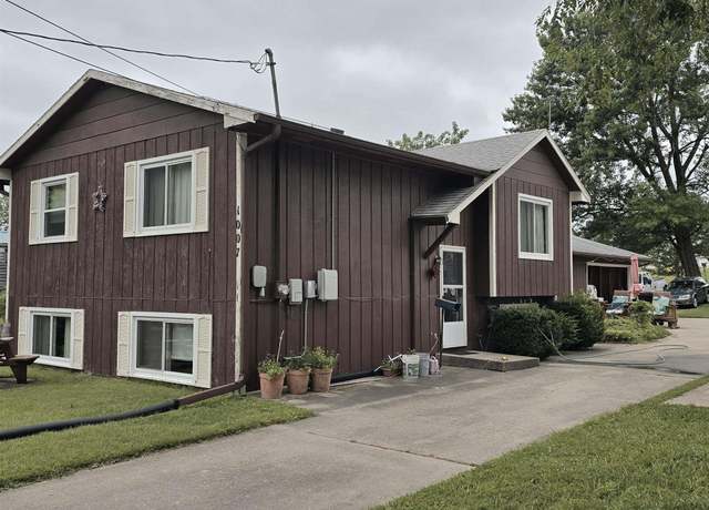 Property at 1007 Mabel St, Oskaloosa, IA 52577, 3 beds, 1.5 baths
