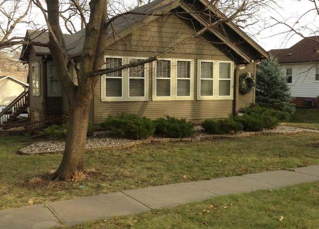 Property at 602 Palmer St, Emmetsburg, IA 50536, 3 beds, 2 baths