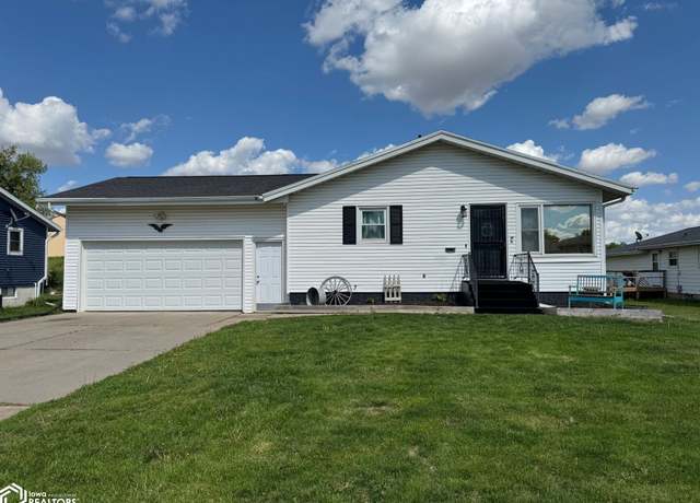 Property at 2016 Wardview Rd, Marshalltown, IA 50158, 5 beds, 2 baths