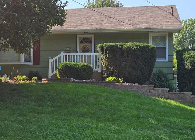 Property at 224 W Alta Vista Vis, Ottumwa, IA 52501, 3 beds, 2 baths