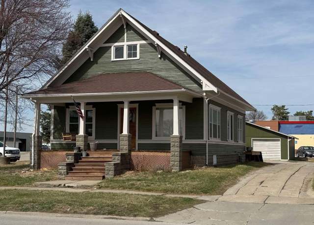 Property at 107 W Oak St, Red Oak, IA 51566, 2 beds, 2 baths