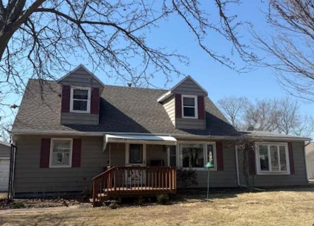 Property at 2013 Baumberger St, Burlington, IA 52601, 3 beds, 1.5 baths