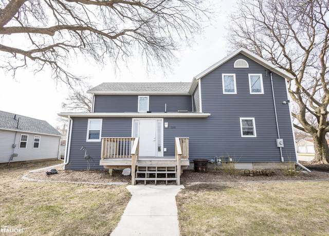 Property at 2101 Main Ave, Clear Lake, IA 50428, 4 beds, 2.5 baths