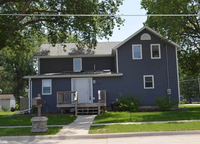 Property at 2101 Main Ave, Clear Lake, IA 50428, 4 beds, 2.5 baths