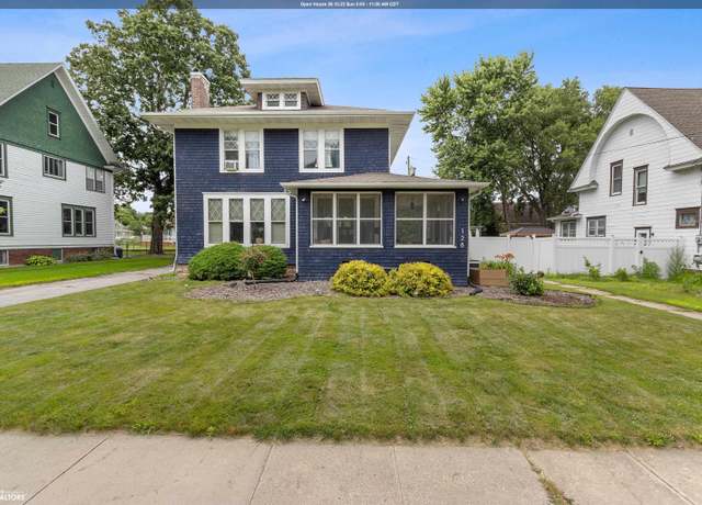 Property at 128 10th St NW, Mason City, IA 50401, 4 beds, 2 baths