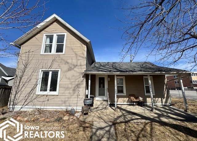Property at 1115 W Boone St, Marshalltown, IA 50158, 3 beds, 1 bath