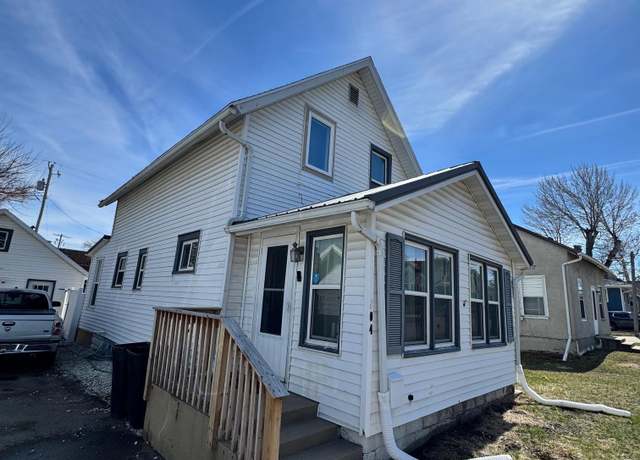 Property at 204 S 12th St, Marshalltown, IA 50158, 2 beds, 2.5 baths