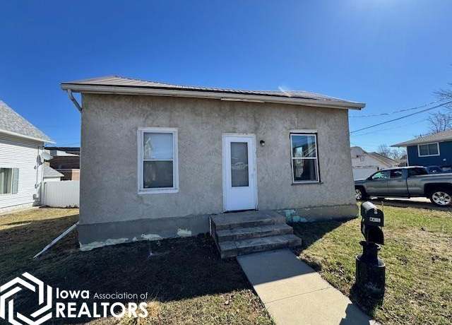 Property at 206 S 12th St, Marshalltown, IA 50158, 3 beds, 1 bath