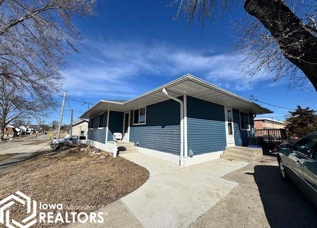 Property at 208 S 12th St, Marshalltown, IA 50158, 4 beds, 3 baths